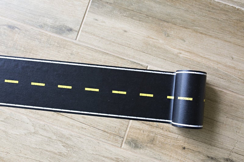 Car Tape شريط السيارة طويل للغاية وواسع! مسار شريط طريق السيارة مقاس 3.5 سم × 50 قدم للأطفال، إكسسوار رائع للسيارات المصبوبة ومجموعات القطارات. ملصق بشارع مطبوع للعب على الأرضيات. - Image 2